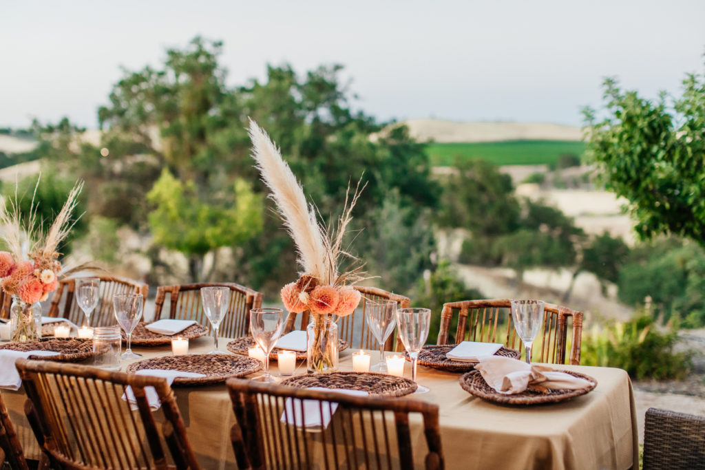 20 tips for a sustainable wedding include avoiding single use items and thrifting centerpieces 