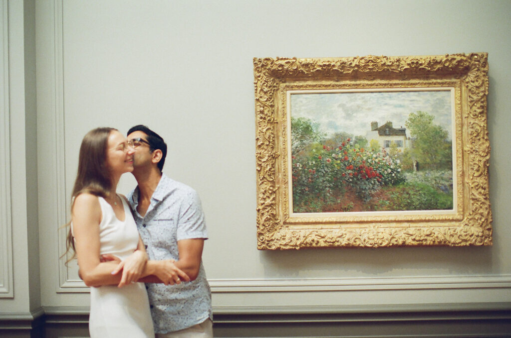 couple embraces near an iconic Monet painting