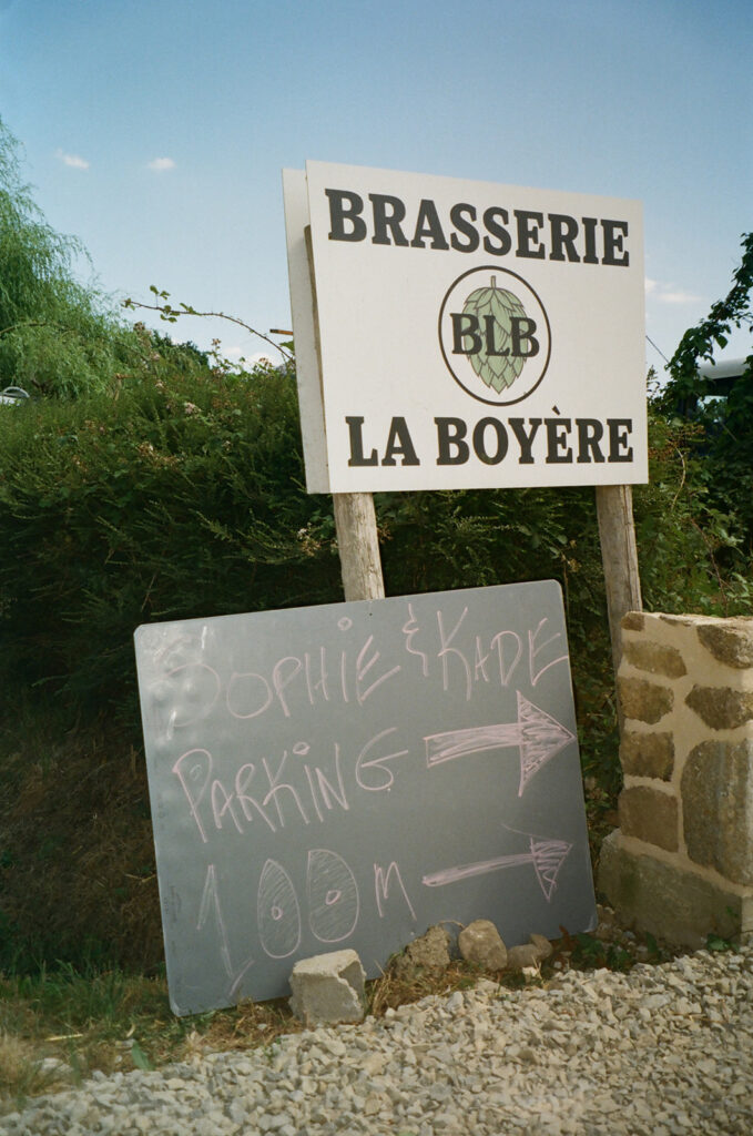 welcome sign pointing guests where to park at a countryside wedding in France