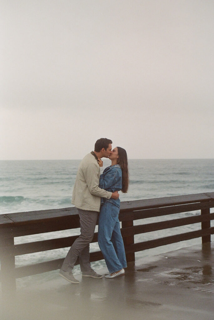 kiss at the pier in newport beach